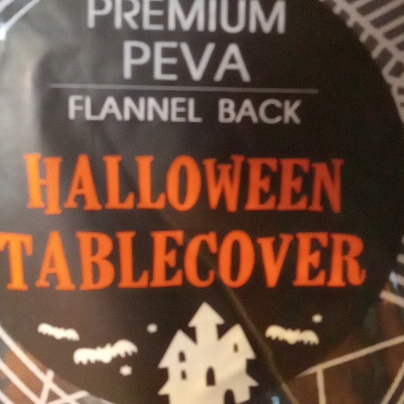 Halloween tablecloth spiderwebs - Picture 2 of 5